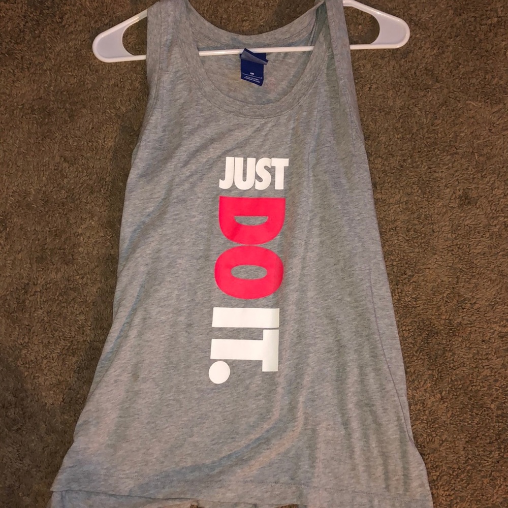 Nike top